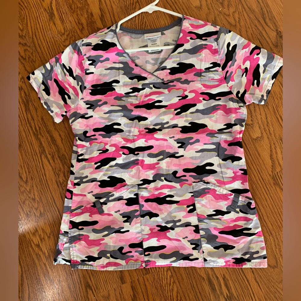 Scrub Star Pink Camo V-Neck Scrub Top